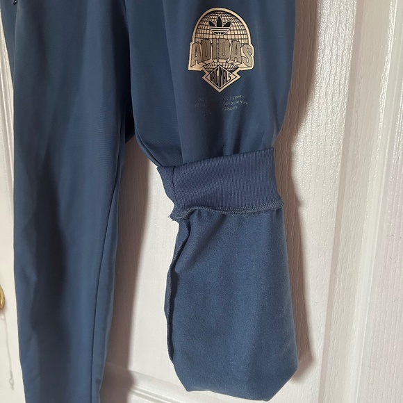 Adidas Boys pants Size 10/12 - Picture 3 of 4